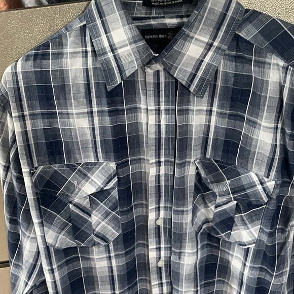 Button down - Picture 3 of 3